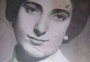 Eu vou restaurar sua foto antiga.