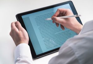 Eu vou revisar e corrigir seu texto deixando-o impecável