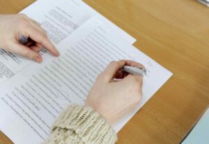 Eu vou traduzir do inglês/espanhol para português