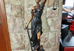 Eu vou acessar processos judiciais para você.