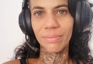 Eu vou fazer sua dublagem, narração. Editarei seus vídeos