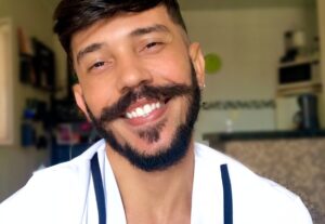 Eu vou gravar o melhor comercial para o seu produto ou servi...