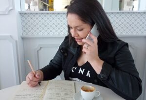 Eu vou fazer a locução/narração que você precisa