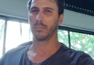 Eu vou fazer locuções e narrações para audiobooks/vídeos do ...