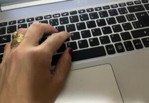 Eu vou digitar seus textos rapidamente.