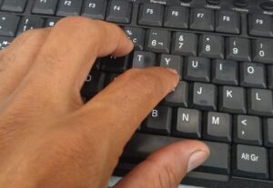 Eu vou digitar seu texto bem rápido