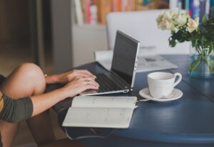 Eu vou revisar artigos de blog e sites