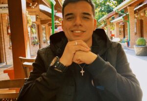 Eu vou fazer uma bela tradução e transcrição pra você