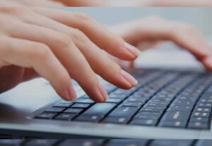 Eu vou digitar,revisar e confeccionar textos.