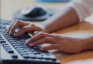 Eu vou fazer serviços digitais, tradução e digitação