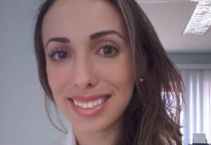 Eu vou Digitar e criar textos em português e inglês.