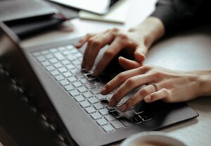 Eu vou digitar o seu texto de forma ágil e eficaz.