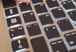 Eu vou Digitar e revisar textos.