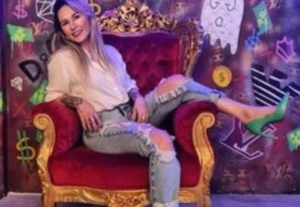 Eu vou Editar  sua foto, coloco make, modelo seu corpo
