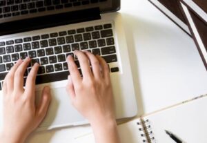 Eu vou Digitar textos, documentos e laudos já elaborados.