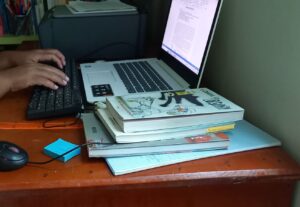 Eu vou Revisar o seu texto acadêmico com rapidez e segurança...