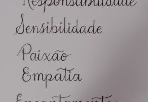 Eu vou fazer Digitação ou escrito a mão de textos.