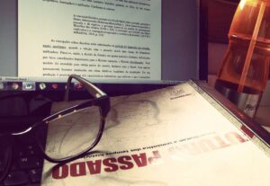 Eu vou escrever e formatar seu texto.