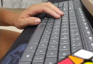 Eu vou Digitar artigos/textos e redigir e-mails