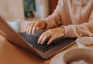Eu vou digitar, criar seu texto ou narrá-lo.