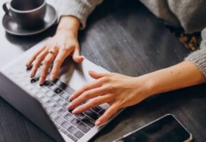 Eu vou digitar textos, revisar e formatar