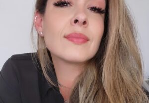 Eu vou gravar áudios/ narrações em português e inglês