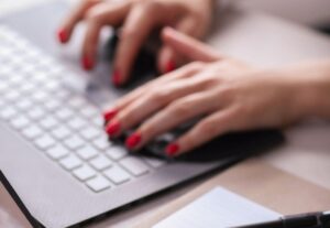 Eu vou criar textos p seu post/ site/ descrição de produto