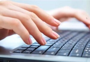 Eu vou transcrever, digitar, revisar textos em geral.