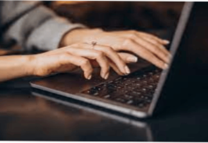 Eu vou digitar textos e traduzir áudios em português e inglê...