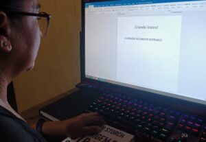 Eu vou Digitar textos, organizar os textos.