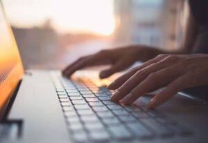 Eu vou fazer digitação e tradução de texto com segurança.