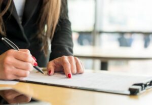 Eu vou elaborar Contratos e Minuta de Acordo