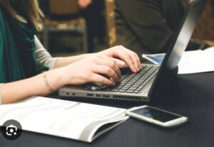 Eu vou digitar e corrigir textos para sua empresa/produto.