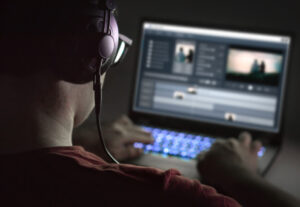Eu vou editar o seu vídeo para todas as redes sociais.