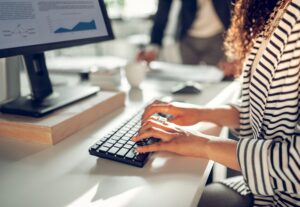 Eu vou digitar textos e artigos para você.