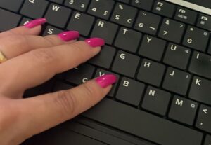 Eu vou digitar seu texto em tempo hábil