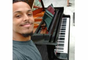 Eu vou tocar sua música favorita no Piano