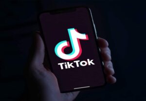 Eu vou editar seu video para o Tiktok/Reels