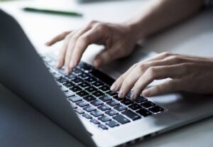 Eu vou digitar documentos e textos para você.