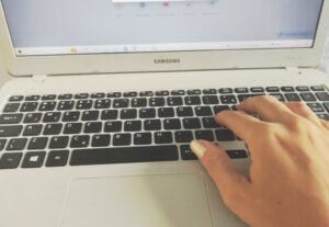 Eu vou digitar documentos e textos.