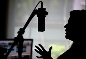Eu vou gravar áudios, ótima dicção. Seu projeto em boas mãos...