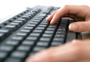Eu vou digitar seus textos com rapidez