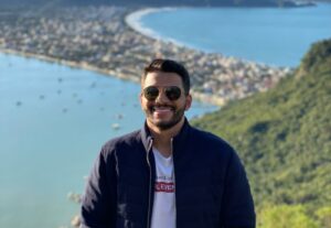 Eu vou traduzir seu texto de inglês para português.
