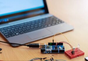 Eu vou Programar seu Arduino para você.