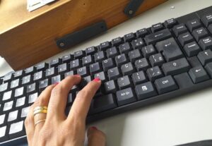 Eu vou digitar seus textos de forma ágil e correta.