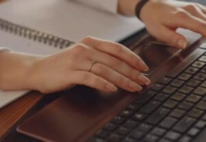 Eu vou elaborar e digitar seu contrato