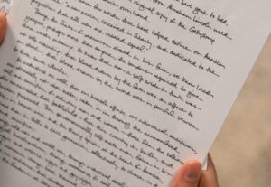 Eu vou corrigir e revisar seu texto em português,inglês