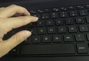 Eu vou Fazer narrações, digitações e gravo para seu negócio.