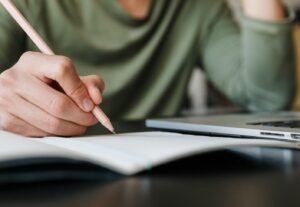 Eu vou fazer sua redação, correção e tradução de seu texto.