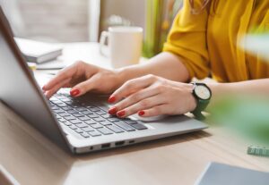 Eu vou fazer transcrição e digitação de texto para você